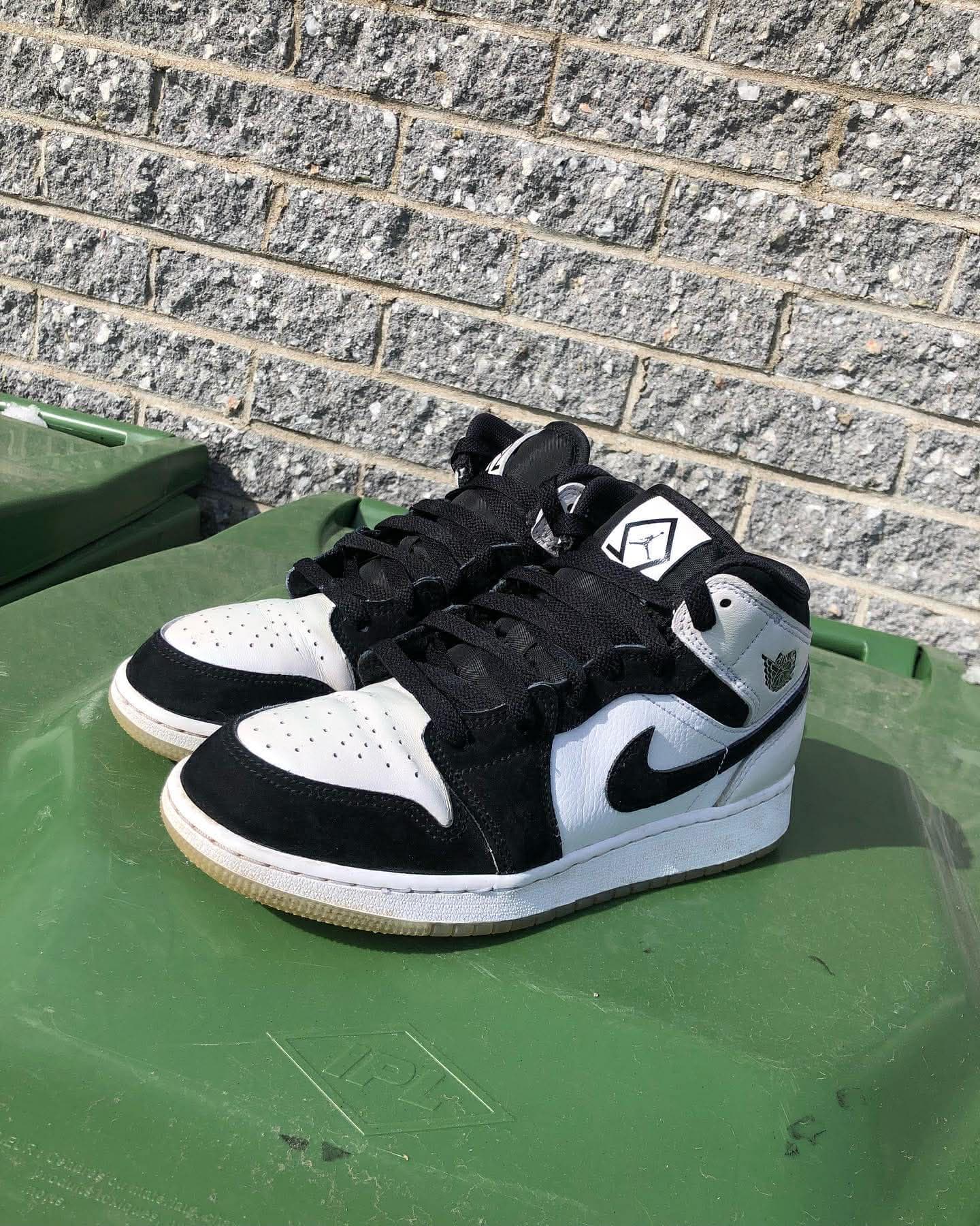 Air Jordan 1 Mid Black/White